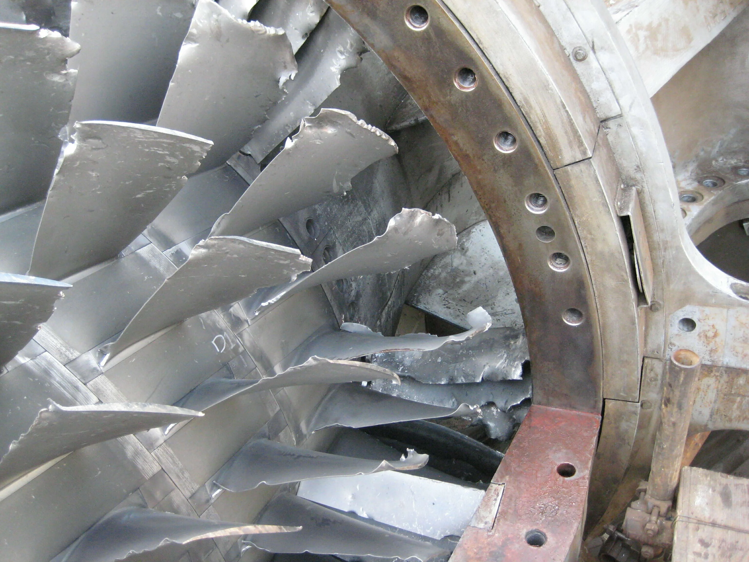 بررسی علت تخریب و تحلیل شکست قطعات صنعتی - تخمین عمر باقیمانده تجهیزات