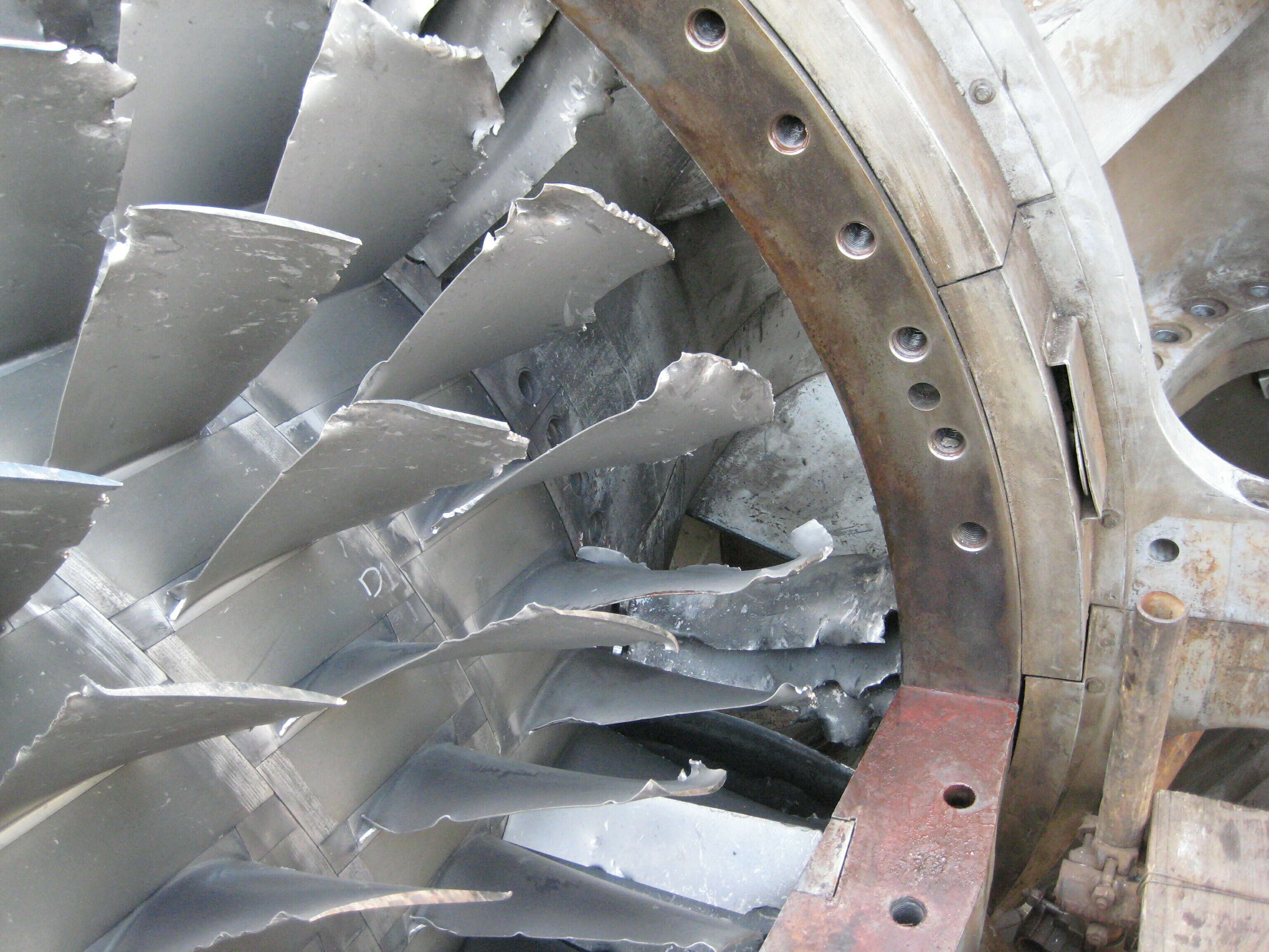 بررسی علت تخریب و تحلیل شکست قطعات صنعتی - تخمین عمر باقیمانده تجهیزات